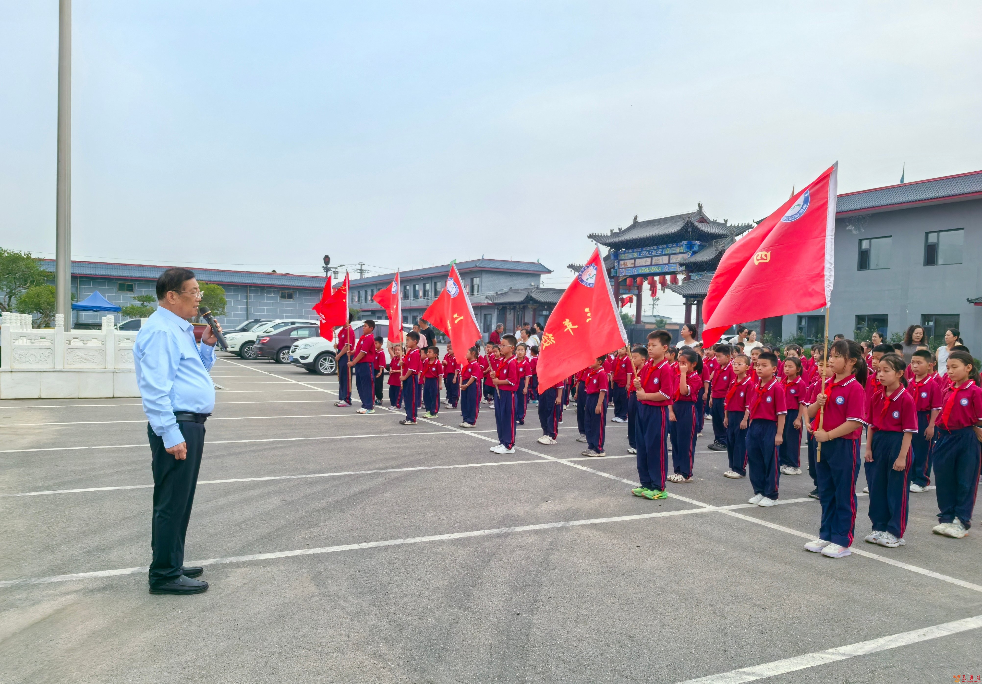 研学实践润童心 端午温情暖桑榆 —— 杨乐堡村开展特色研学暨端午敬老慰问活动