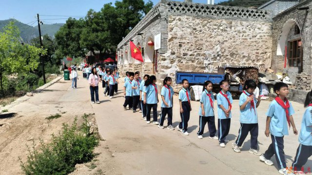 让红色基因在心中生根发芽 ——文水县北街小学开展“追寻红色足迹 传承革命精神”六一研学活动